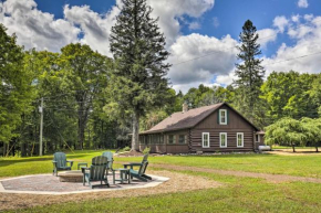 Peaceful Park Falls Cottage with 5 Acres and Lake